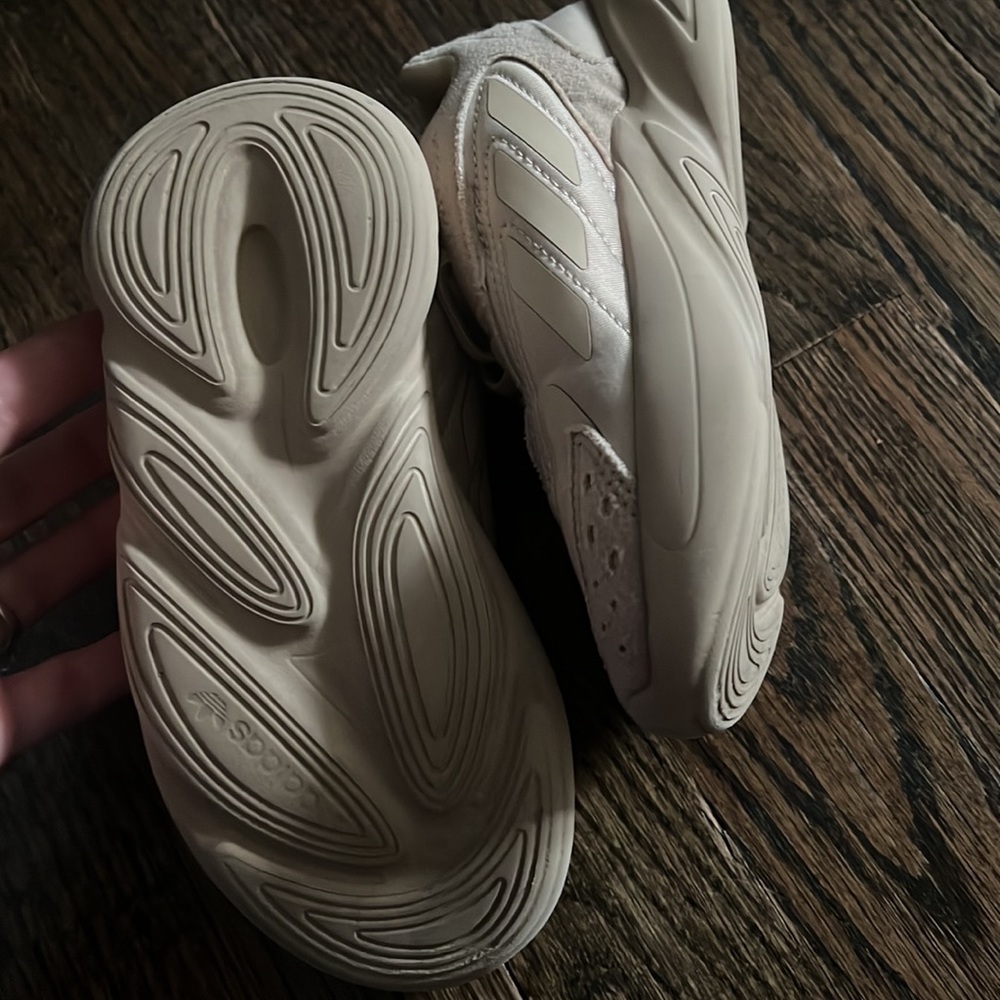 Addis’s sneakers - Picture 3 of 3